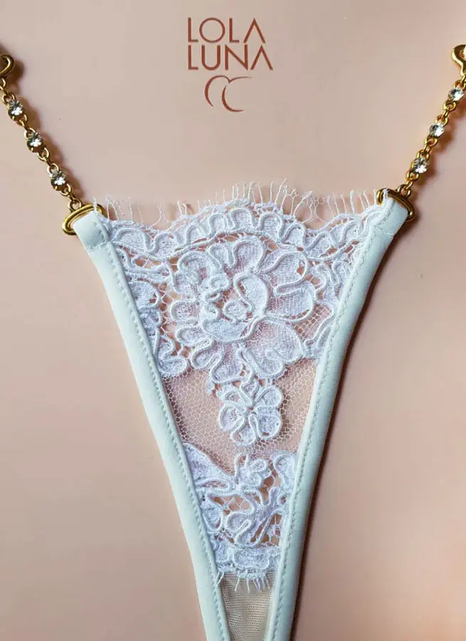 Lola Luna: Romane micro G-String in pizzo bianco ricamato – foto 2