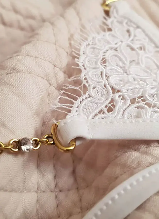 Lola Luna: Romane micro G-String in pizzo bianco ricamato – foto 5