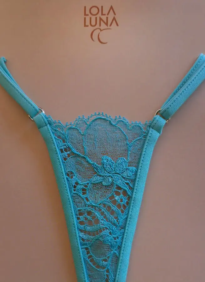 Lola Luna: Micro perizoma in pizzo Leavers blu Helia – foto 2