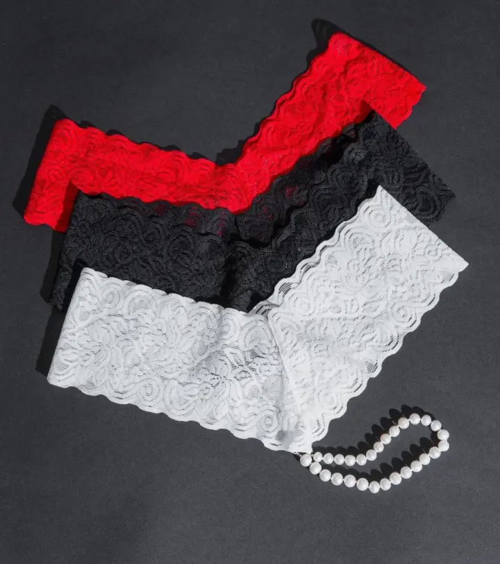 Chilirose Lingerie: Perizoma rosso con perle naturali e gadget erotico – foto 7