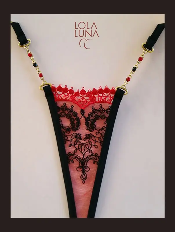 Lola Luna: Sexy Micro G-String con Gioielli Victoria – foto 2