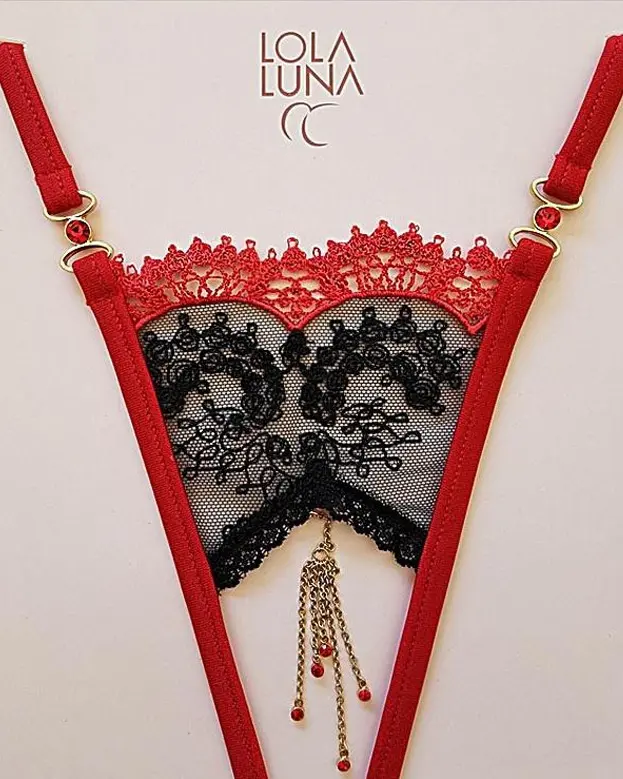 Lola Luna: Chloe sexy perizoma aperto in tulle e pizzo rosso e nero con bijoux – foto 2