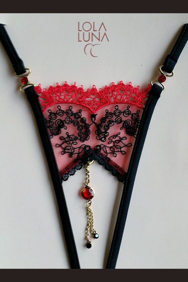 Lola Luna: Sexy G-String aperto con gioielli Victoria