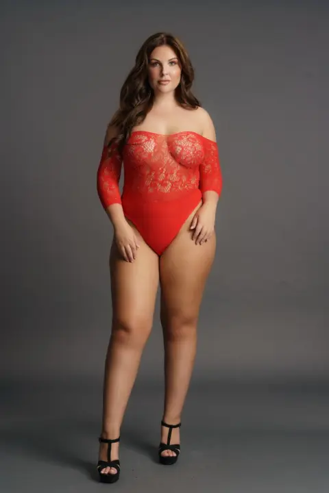 Rhinestone body Curvy rosso aperto con strass e maniche 3/4